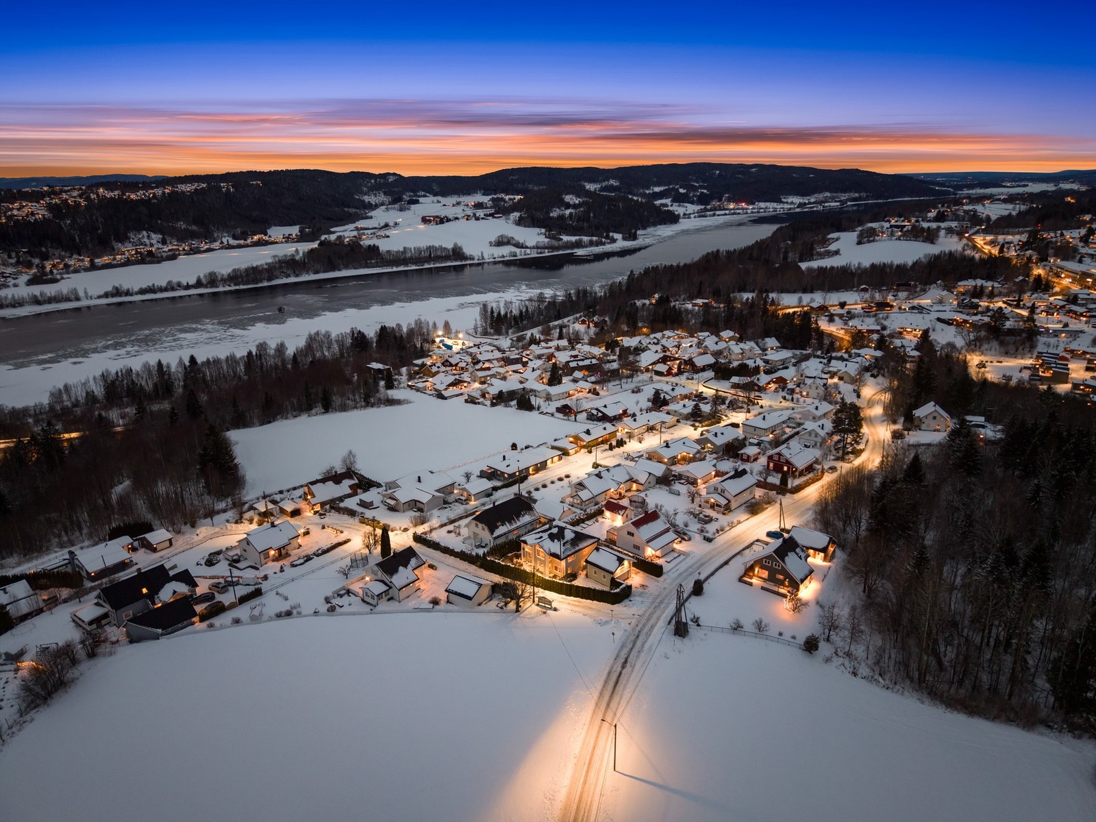 Fra eiendommen er det kort vei til Fetsund sentrum med butikker og servicetilbud. Galleribilde