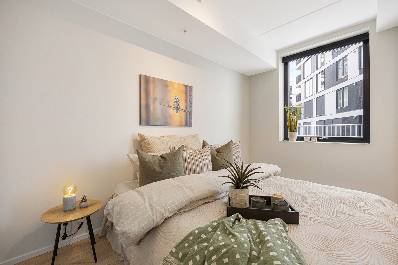 Soverommet har adkomst via to skyvedører. Galleribilde