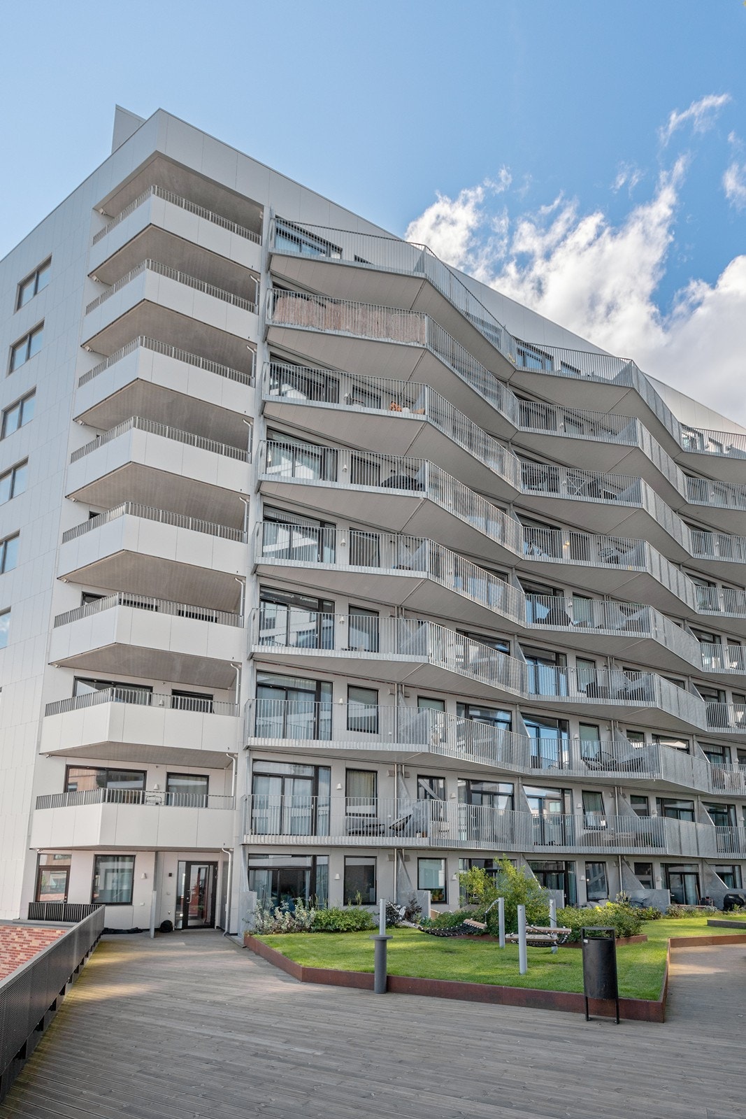 Leilighetsbygget har pen arkitektur. Galleribilde