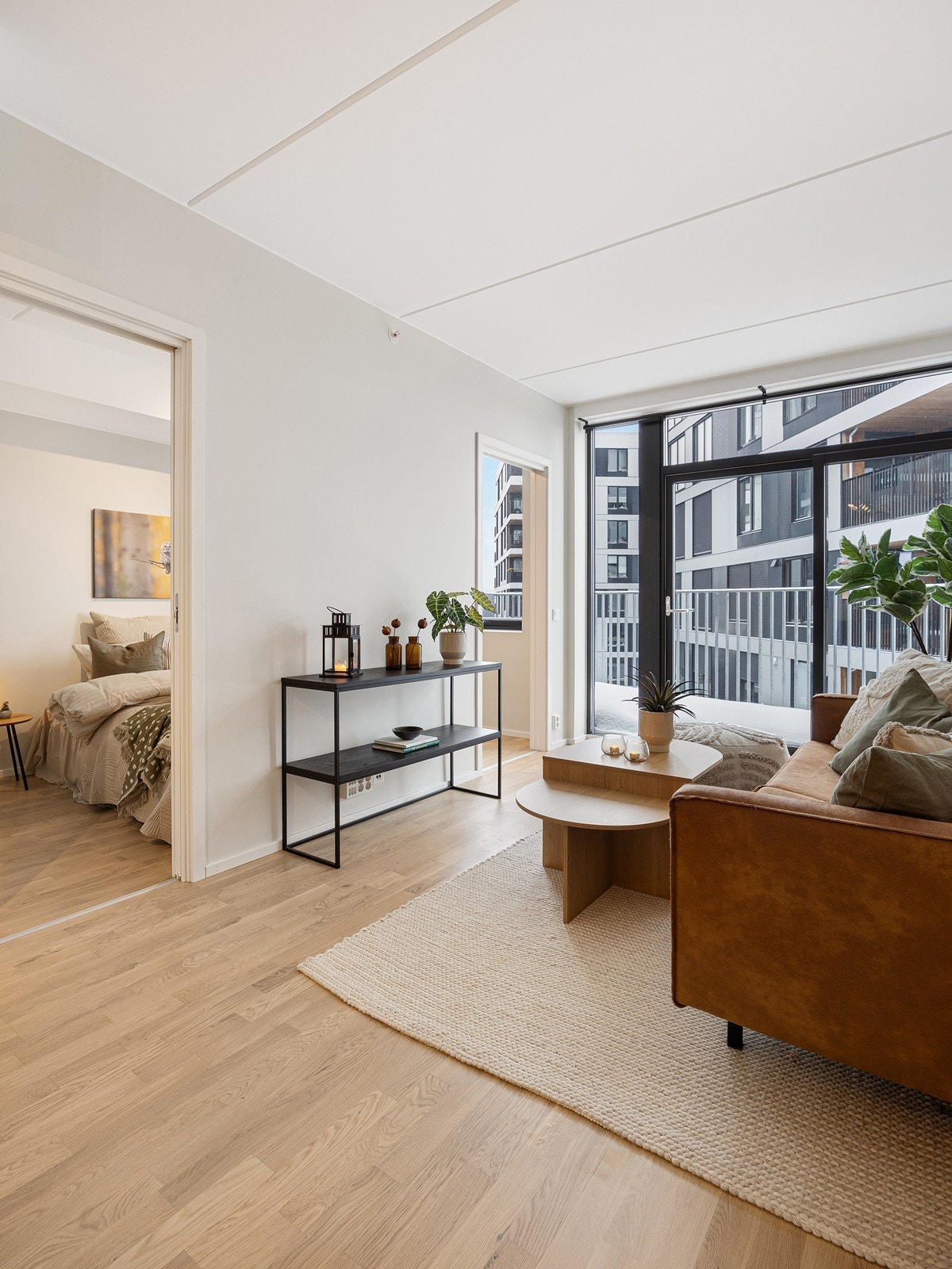 Fra stuen er det adkomst inn til soverommet. Galleribilde