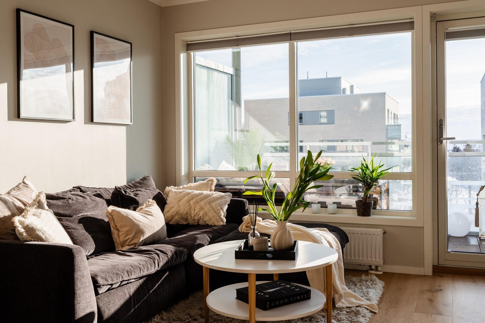 Det er montert spesialtilpasset solskjerming på vinduene Galleribilde