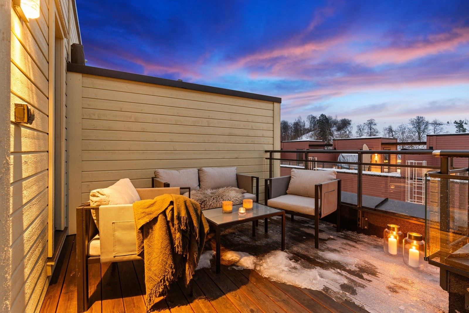 Den andre takterrassen er på ca. 14 kvadratmeter med god plass for loungemøblement Galleribilde