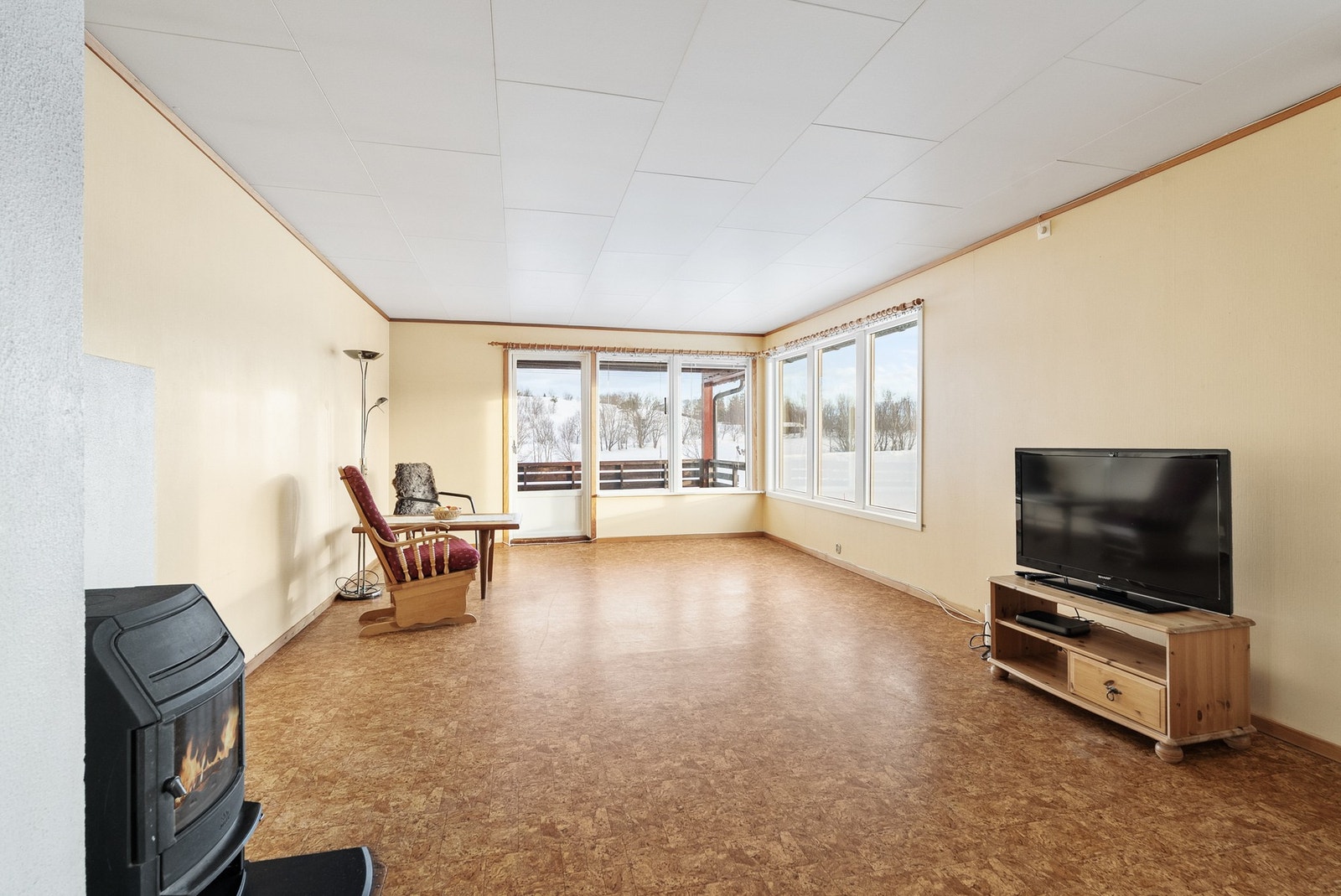 Store vindusflater slipper inn godt med naturlig lys Galleribilde