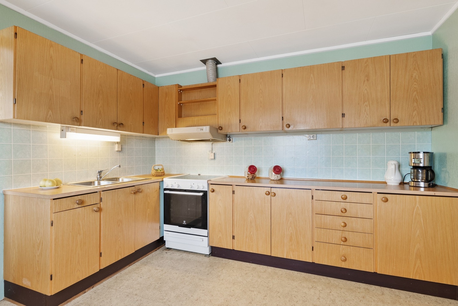 Normalt godt utbygget med skap- og skuffplass Galleribilde