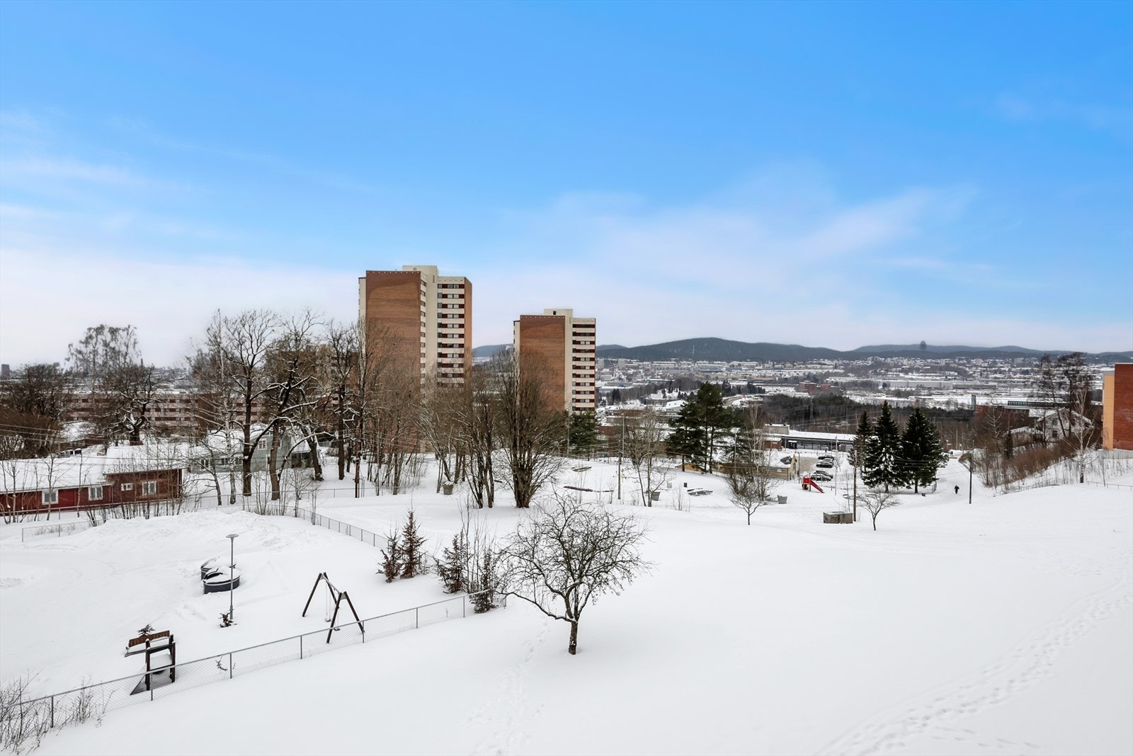 Hyggelig utsikt med gode solforhold fra balkongen. Galleribilde