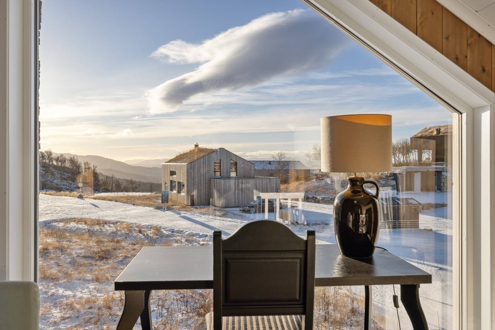 En egen sone for filmkveld, spill eller en stille morgen med utsikt og bok. Galleribilde