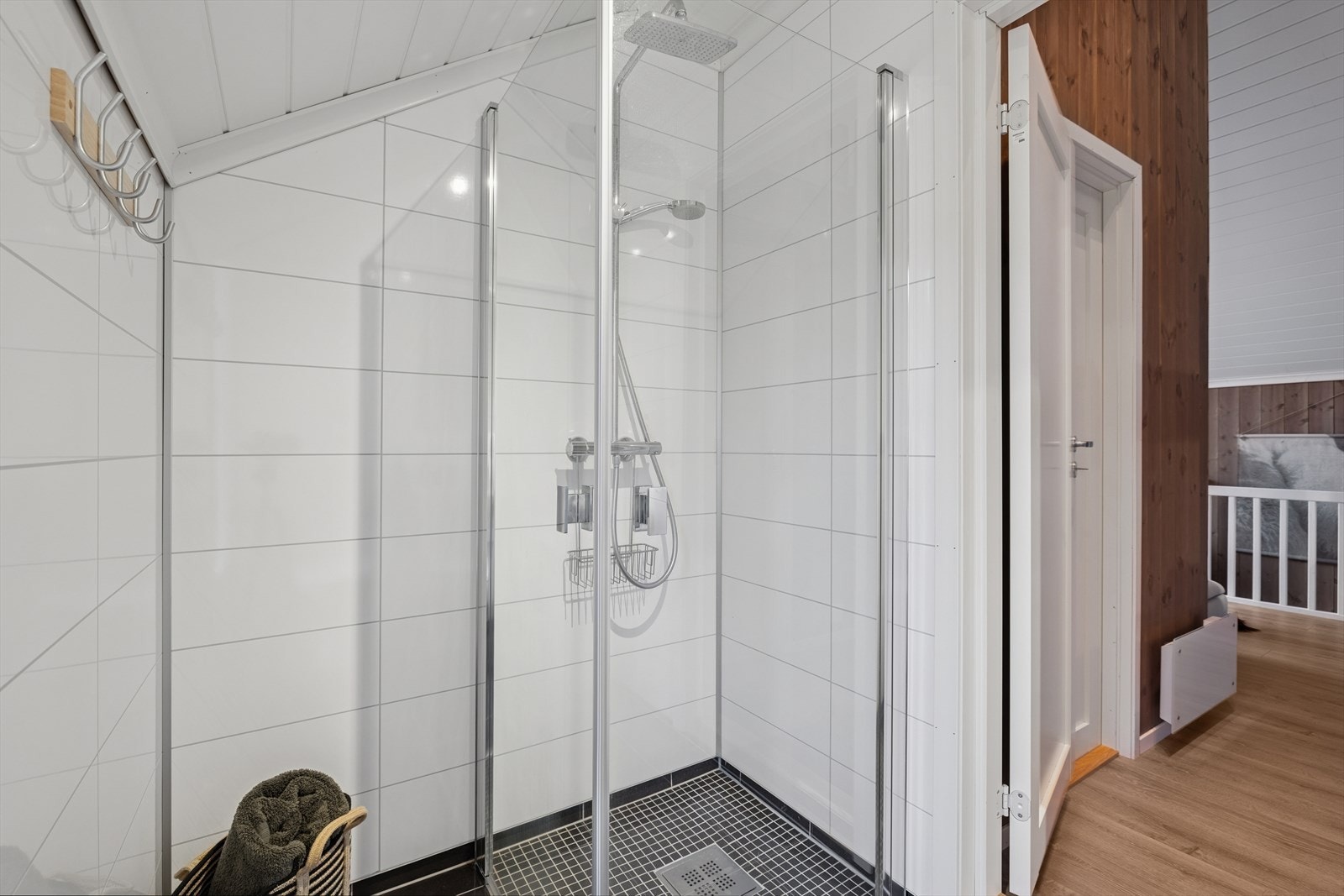 Et ekstra bad som gjør hyttelivet enda bedre - privat, praktisk og komfortabelt. Galleribilde