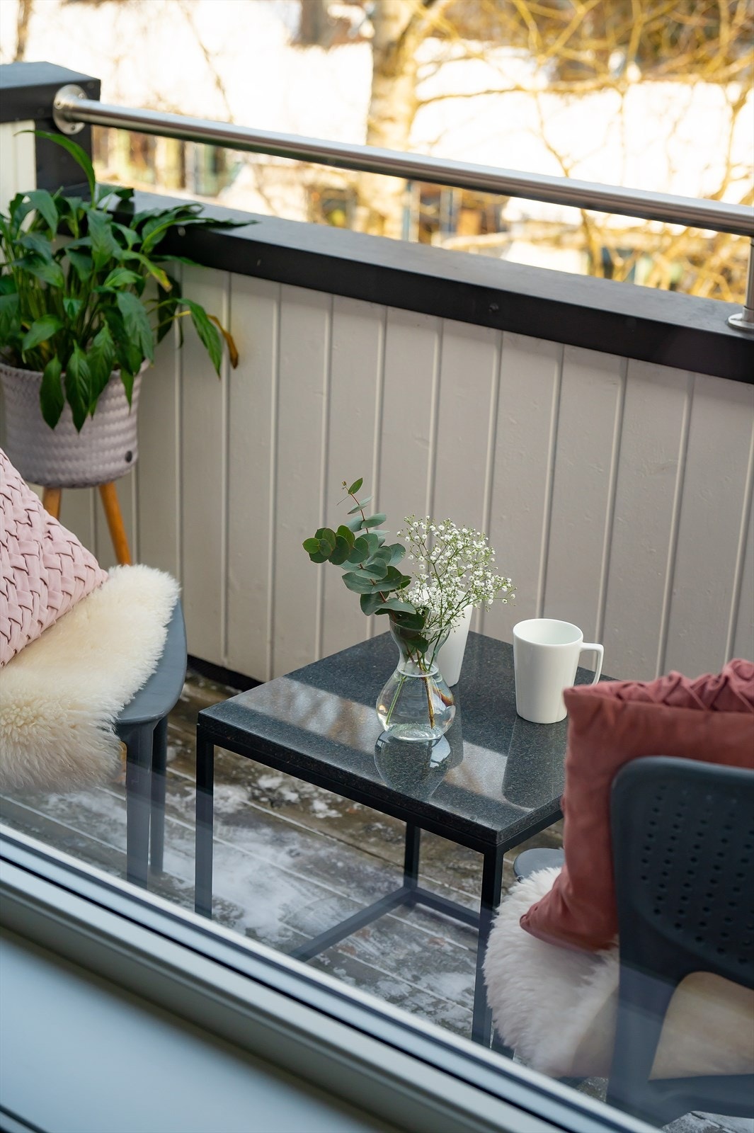 Boligen har nyere vinduer med isolerglass, produsert i 2020. Galleribilde