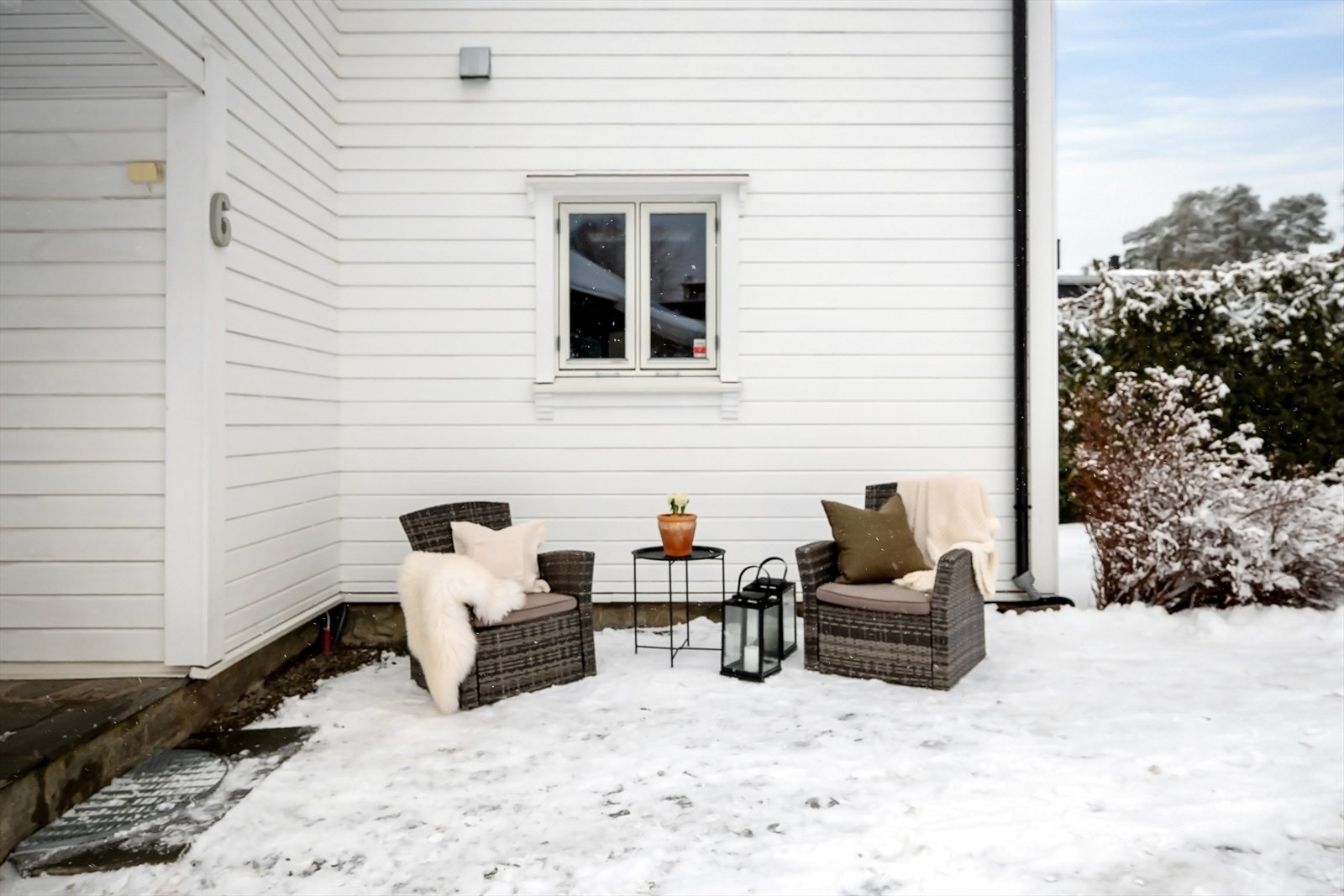 Uteområde ved inngangsparti Galleribilde