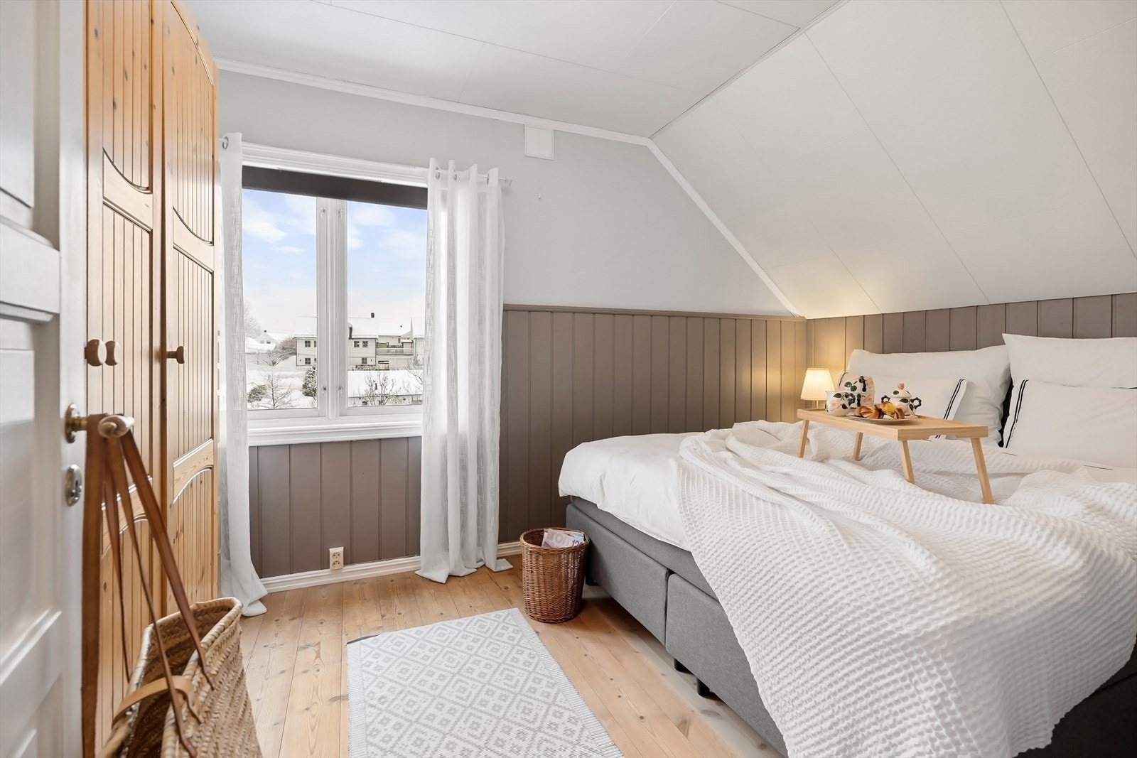 Soverom med garderobesjao Galleribilde