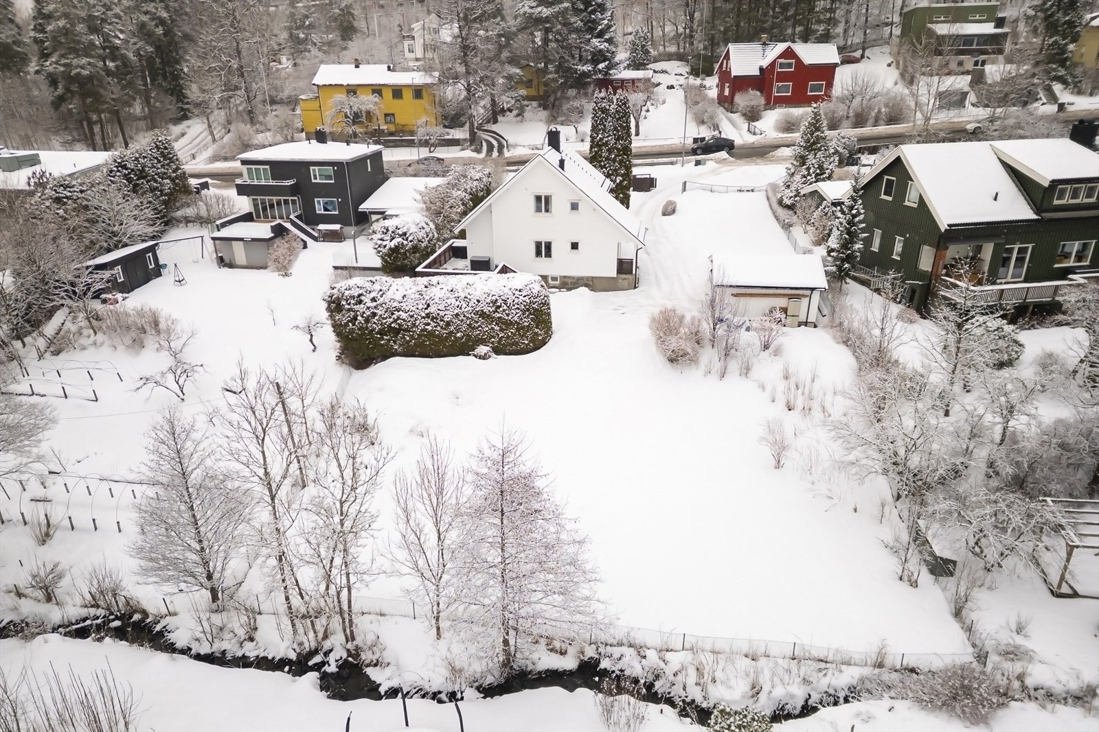 Enebolig over 2 plan + kjeller Galleribilde