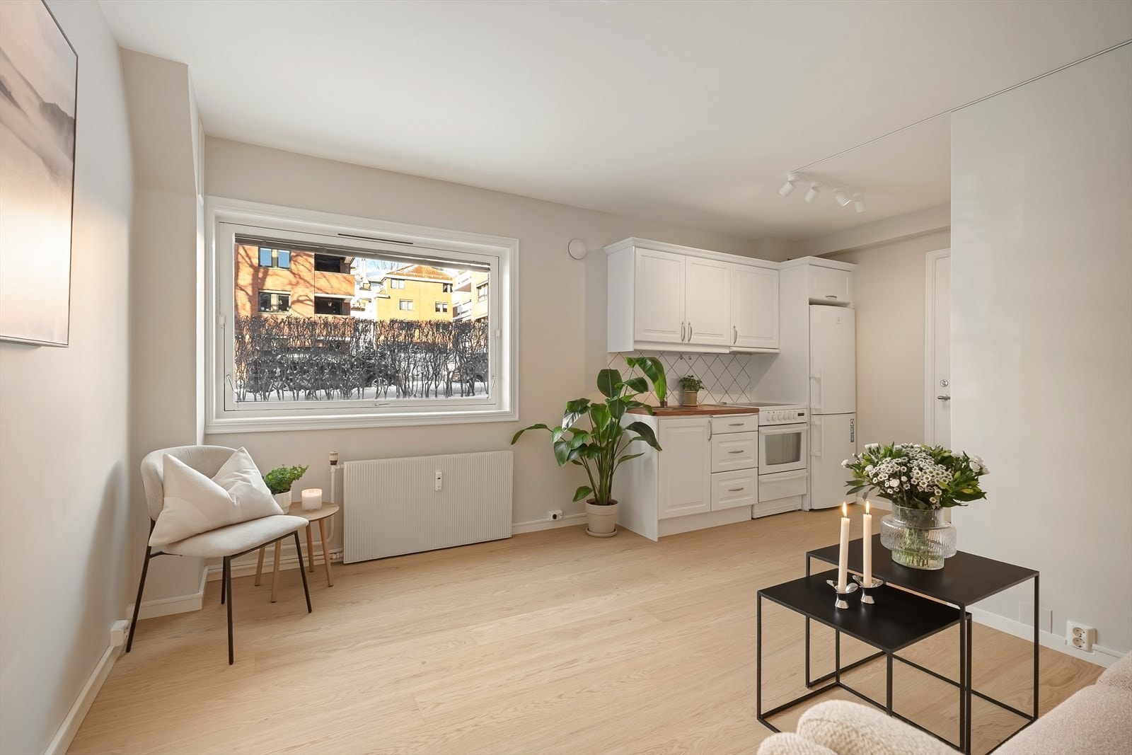 Soverom 2 - alternativt oppholdsrom for utleie med åpen kjøkkenløsning. Rommet med egen utgang er tidligere leid ut av nåværende eier til kr 12 600 (inkl. strøm) Galleribilde