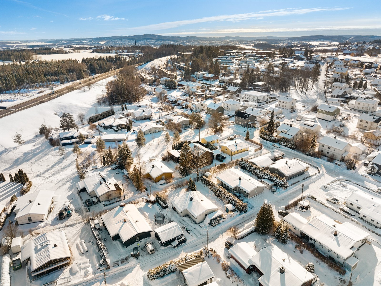 Nærområdet byr på flotte turmuligheter i Tæruddalen, med lysløyper og badevann. Galleribilde