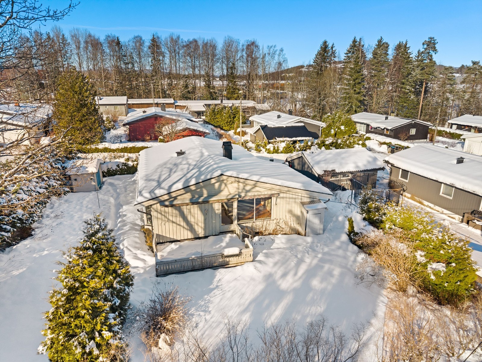 Boligen ligger sentralt til på Skedsmokorset, i et barnevennlig og etablert boligområde. Galleribilde
