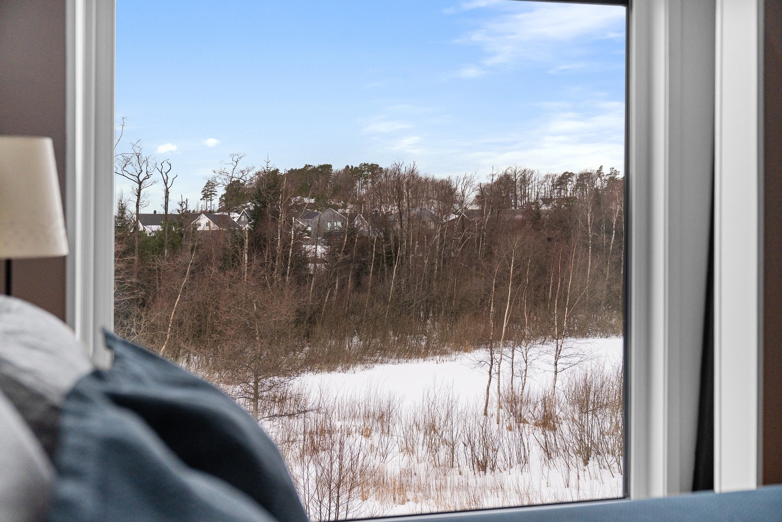 - Huset vender mot rolig og idyllisk utsikt mot skog/natur | Området utenfor er naturvernreservat - Galleribilde