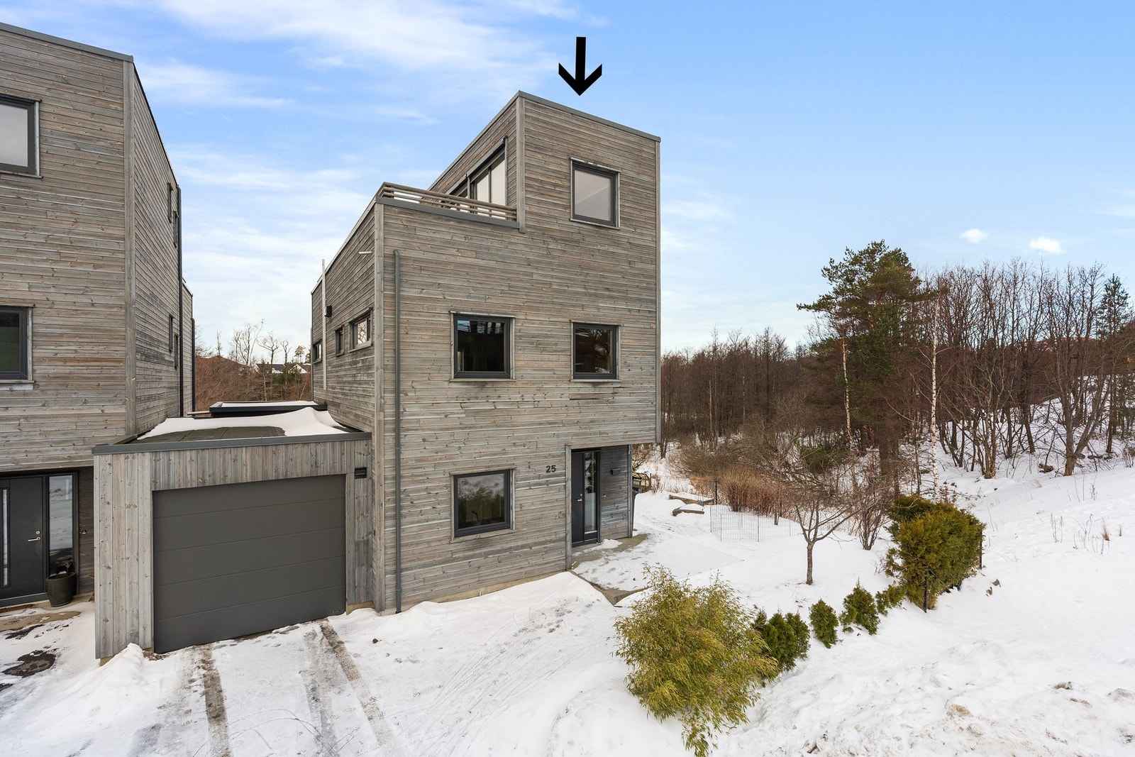 - Tomten er bra plassert på enden, som gir gode muligheter for eget uteområde både på frem og baksiden, samt på siden av tomten - Galleribilde