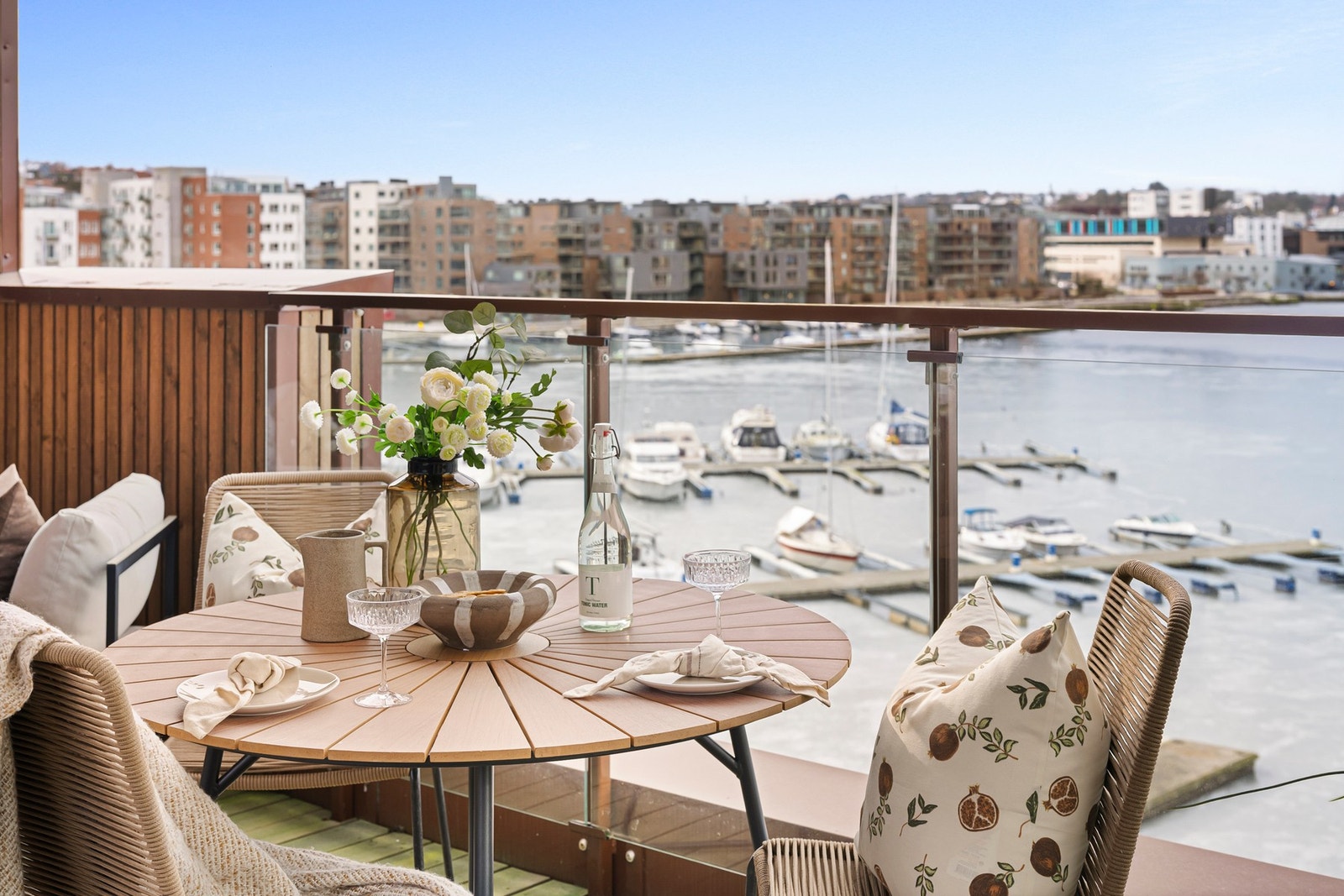 Luftig og moderne 3-roms topp- og endeleilighet - Balkong, heis, garasjeplass og fantastisk sjøutsikt! Galleribilde