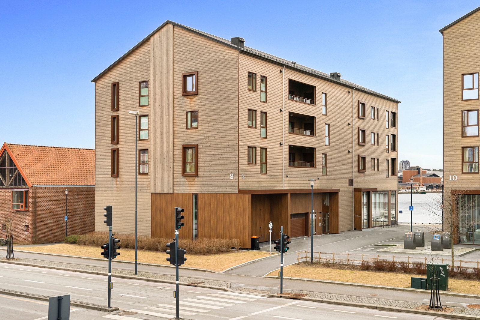 Det er god gjesteparkering i front av blokkene Galleribilde