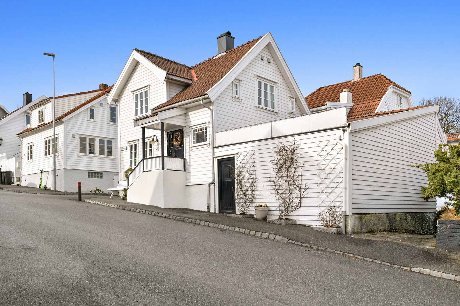 Her bor du midt i byen - men likevel tilbaketrukket og fredelig - omgitt av klassisk trehusbebyggelse. Galleribilde