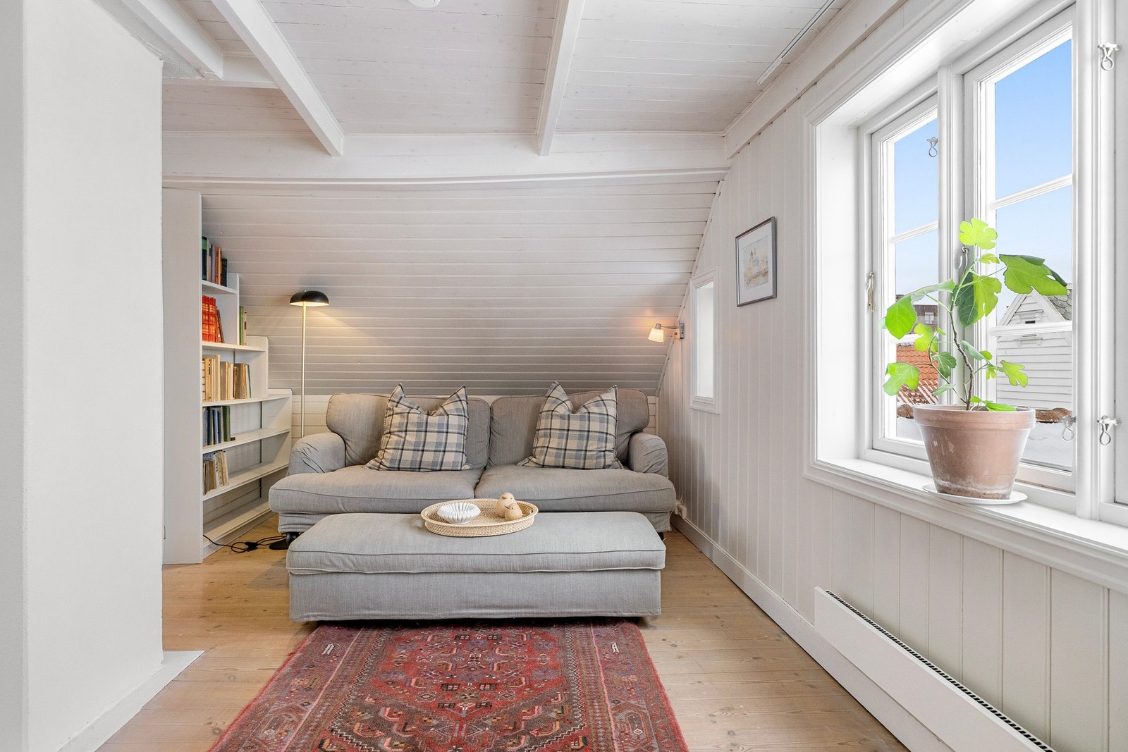 Rommet oppleves som et hyggelig og fleksibelt oppholdsrom, perfekt som TV-stue, lekerom eller hjemmekontor. Galleribilde