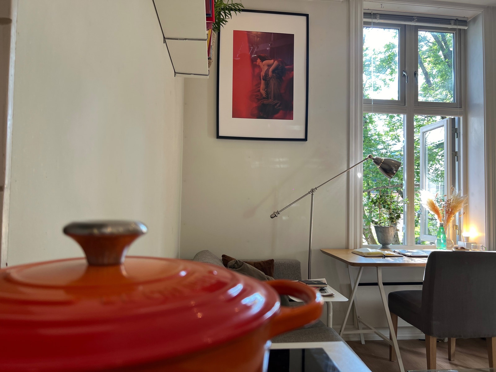 Hyggelig sted for hjemmekontor/-studie i full ro, 100 meter fra Bogstadveien. Galleribilde