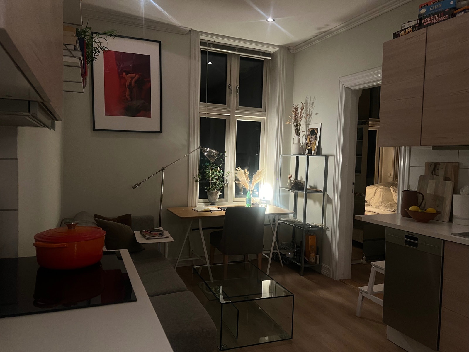 Stue/kjøkken kveld Galleribilde