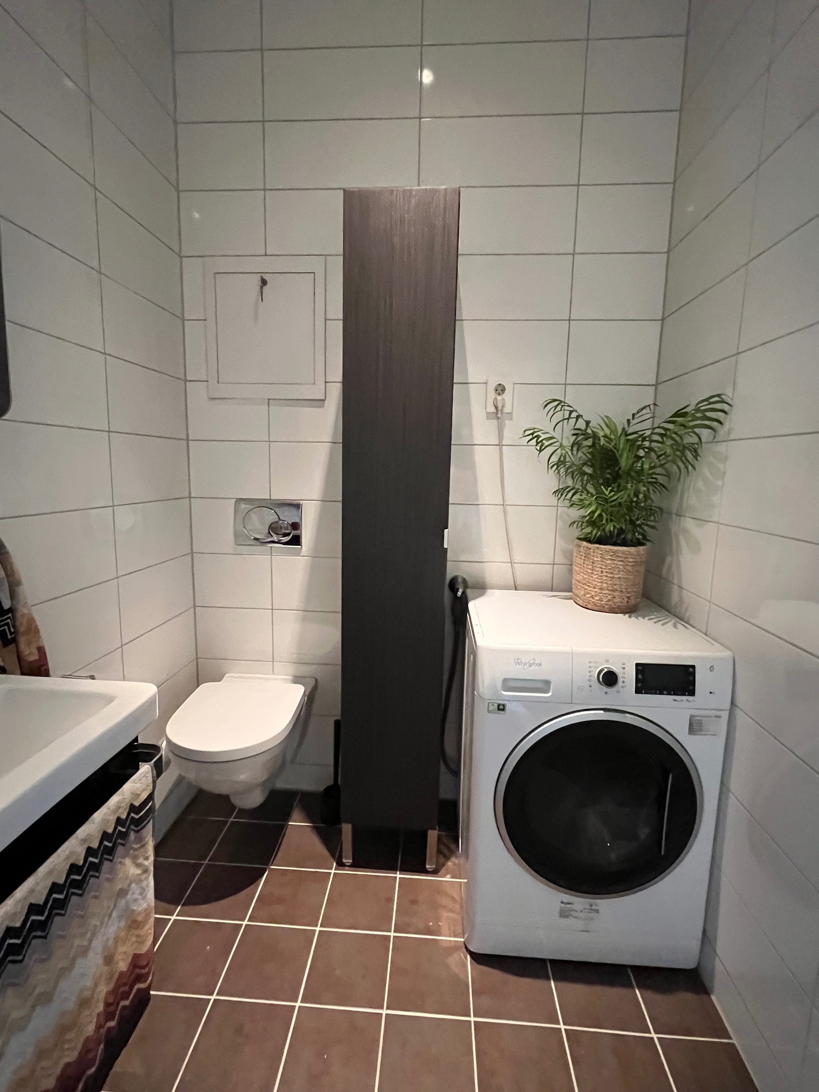 Vaskemaskin m tørketrommel. Sett vasken på og få den tørr ut! Galleribilde