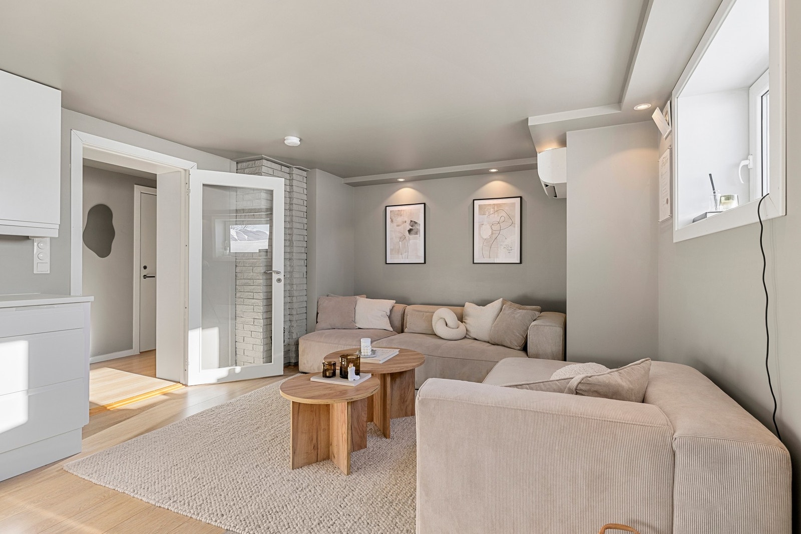 Rom benyttet som stue/kjøkken. Galleribilde