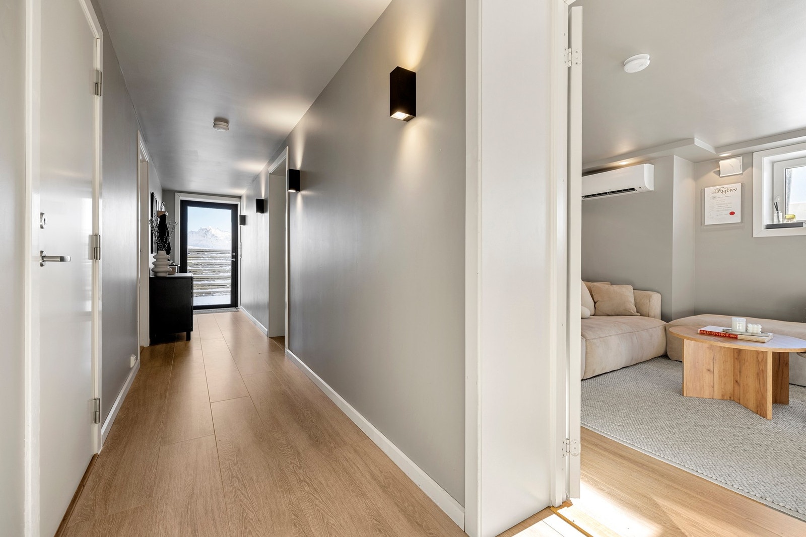 I underetasjen er det etablert en hybel på ca. 75 kvm. Galleribilde