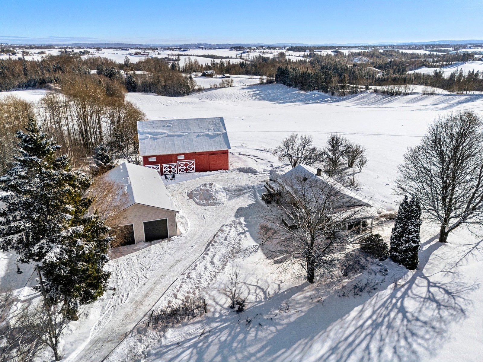 Stor tomt på 4,5 mål. Galleribilde