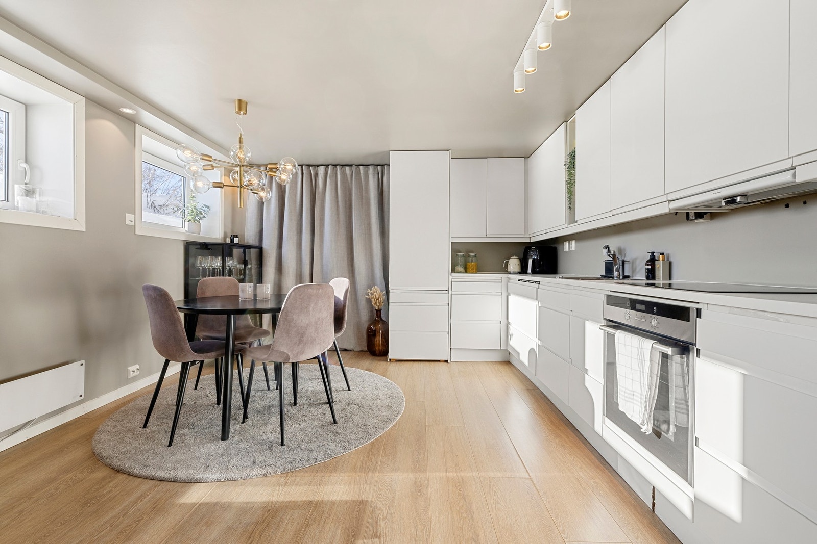 Kjøkken i åpen løsning. Galleribilde