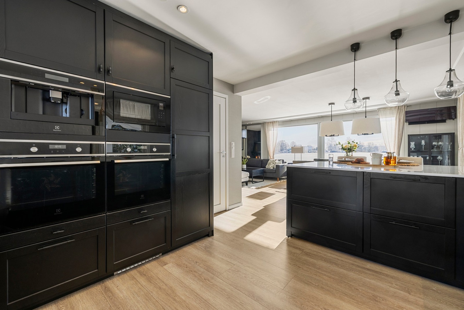 Integrerte hvitevarer gir kjøkkenet et flott helhetsinntrykk. Galleribilde