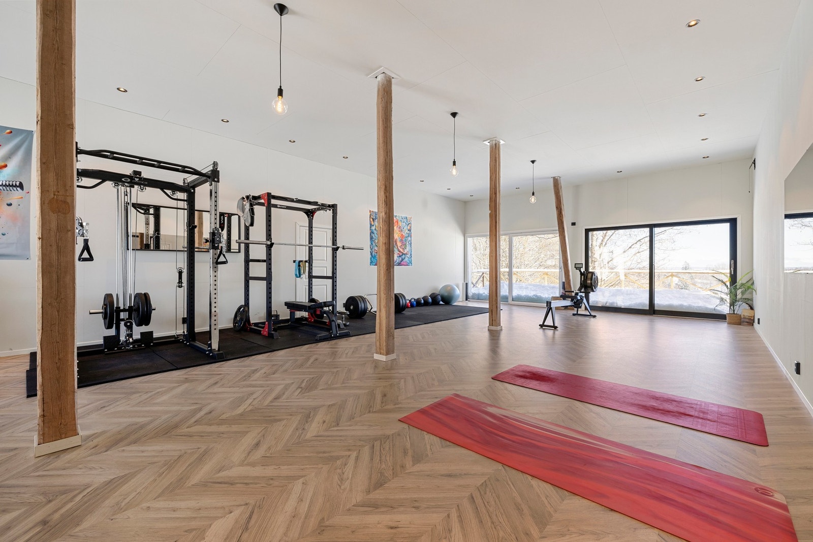 Det er også bygget eget treningsstudio med varmepumpe. Galleribilde