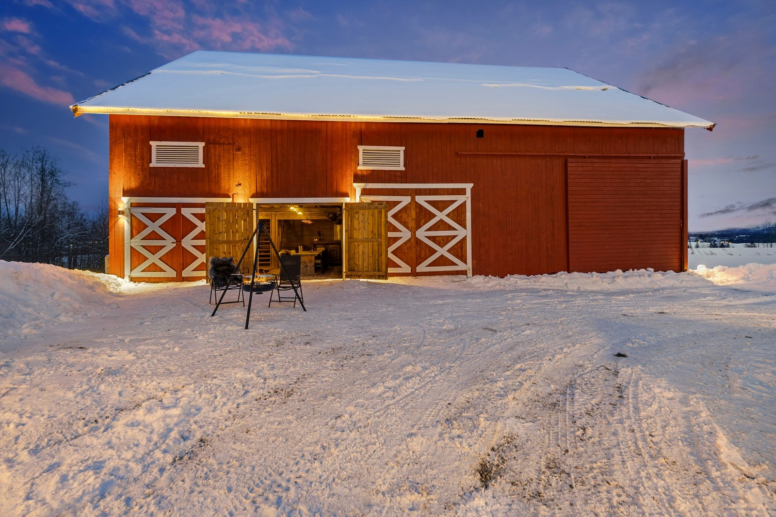 Det er en innholdsrik låve med flere bruksområder. Galleribilde