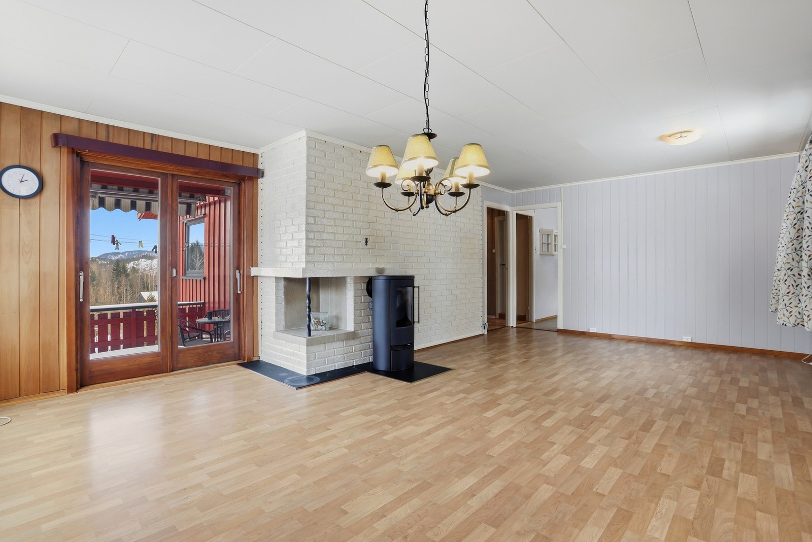 Stuen er av god størrelse med fine innredningsmuligheter. Galleribilde