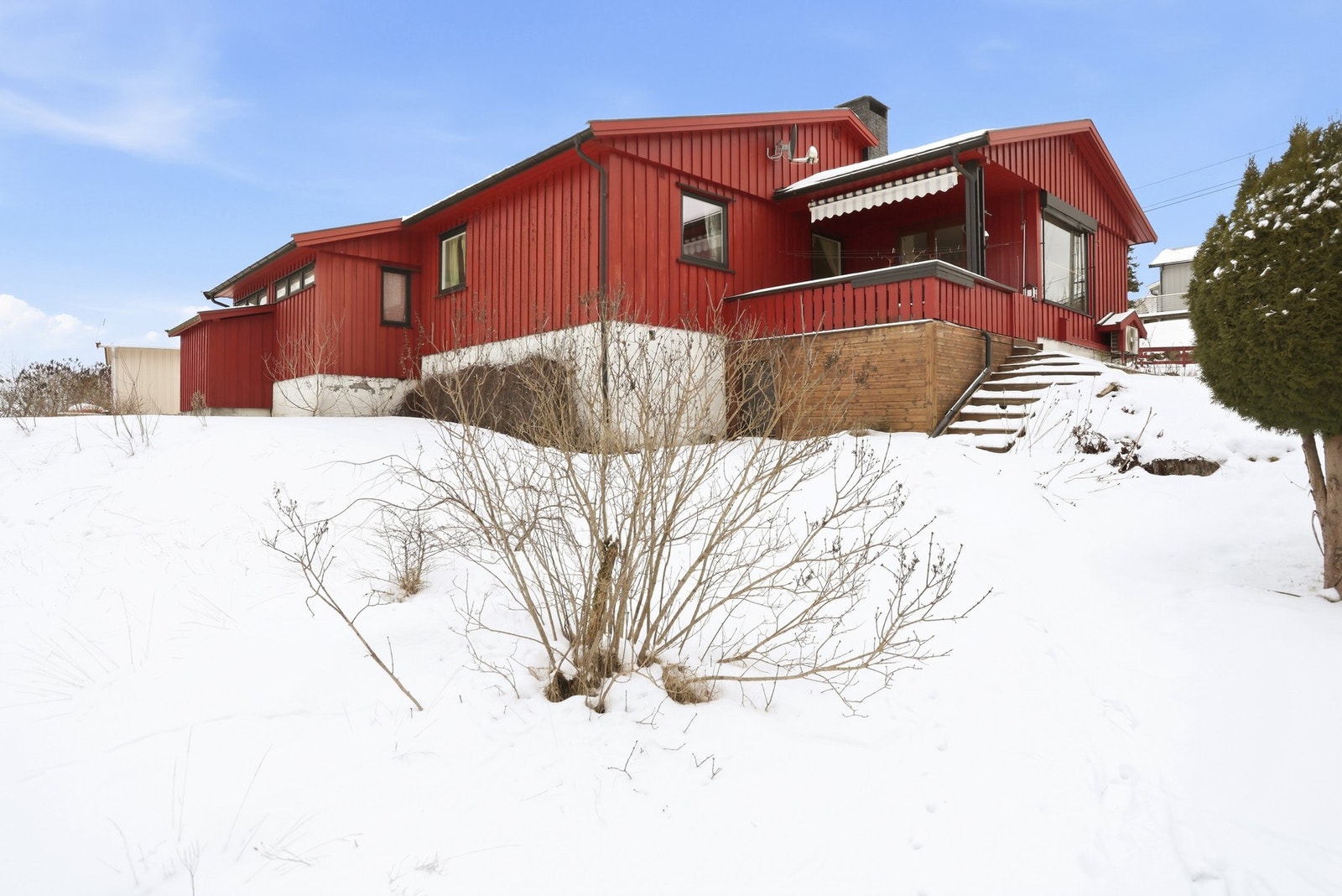 Eiendommen er beliggende på Herre i Bamble kommune. Dette er et rolig og etablert boligområde som passer godt for familier Galleribilde