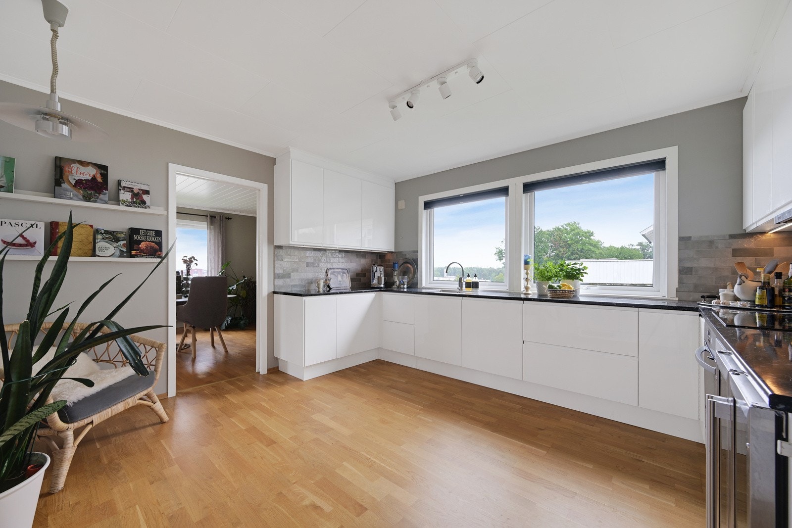 Kortreist kjøkken fra Gunnestad på Skoppum Galleribilde