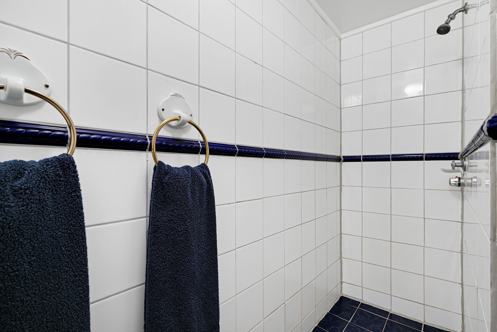 Dusjbad underetasje Galleribilde