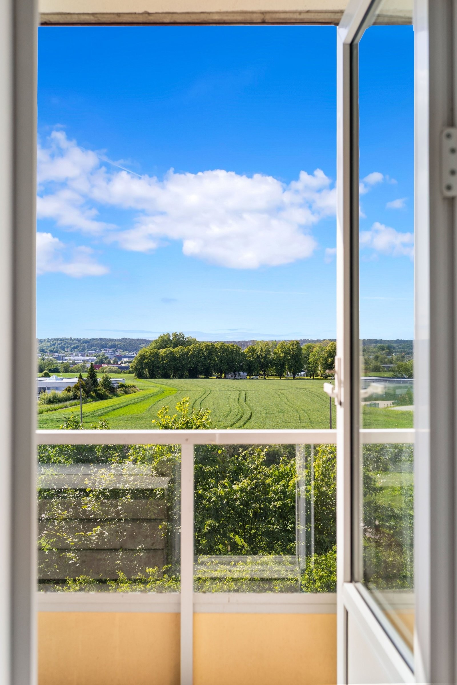 Herlig og solrik, vestvendt veranda. Galleribilde