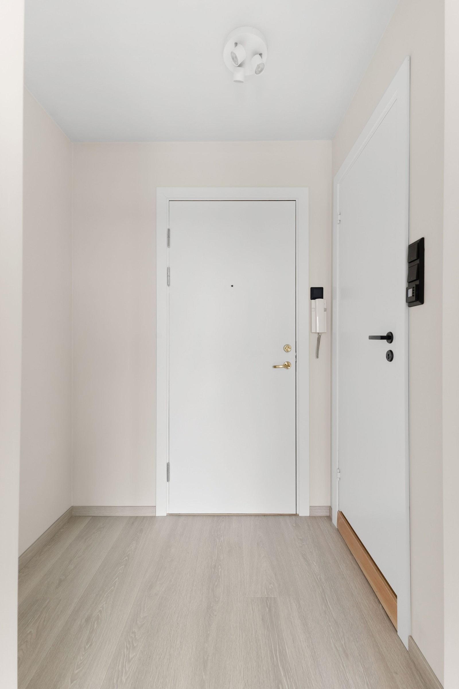 Her er óg alt nytt, bare callinganlegg og håndtak inngangsdør er urørt. Galleribilde