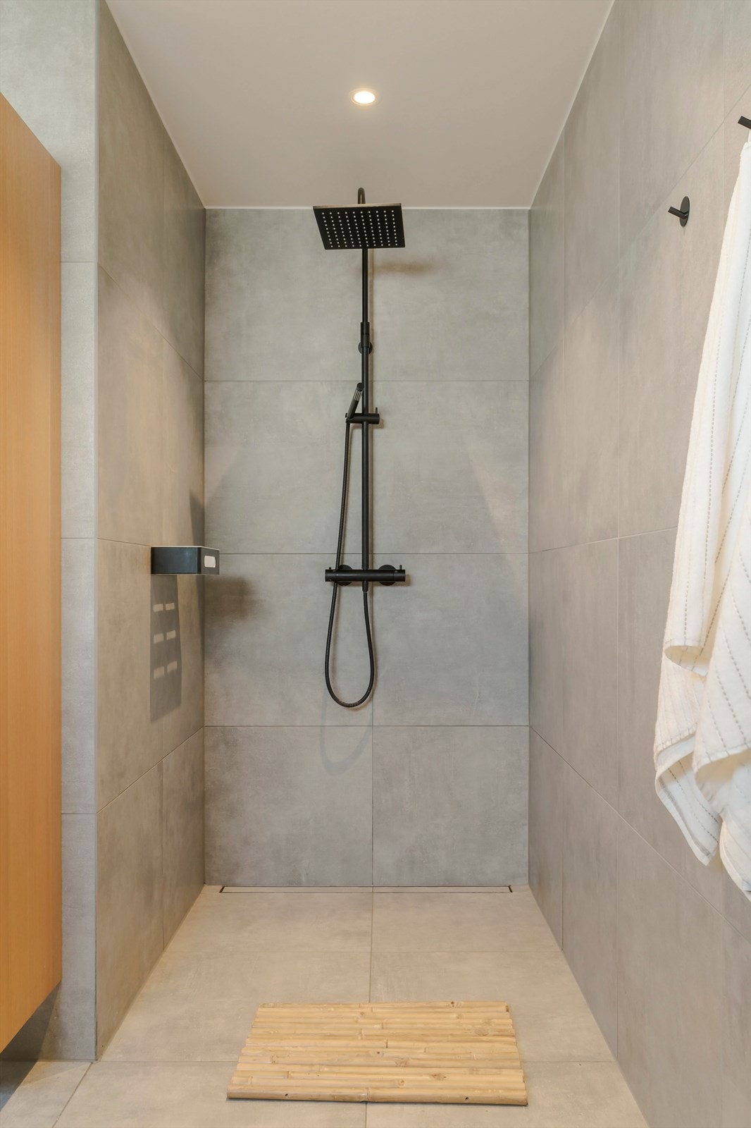 I forbindelse med oppgraderingen ble badet utvidet for å gi bedre romfølelse og funksjonalitet. Galleribilde