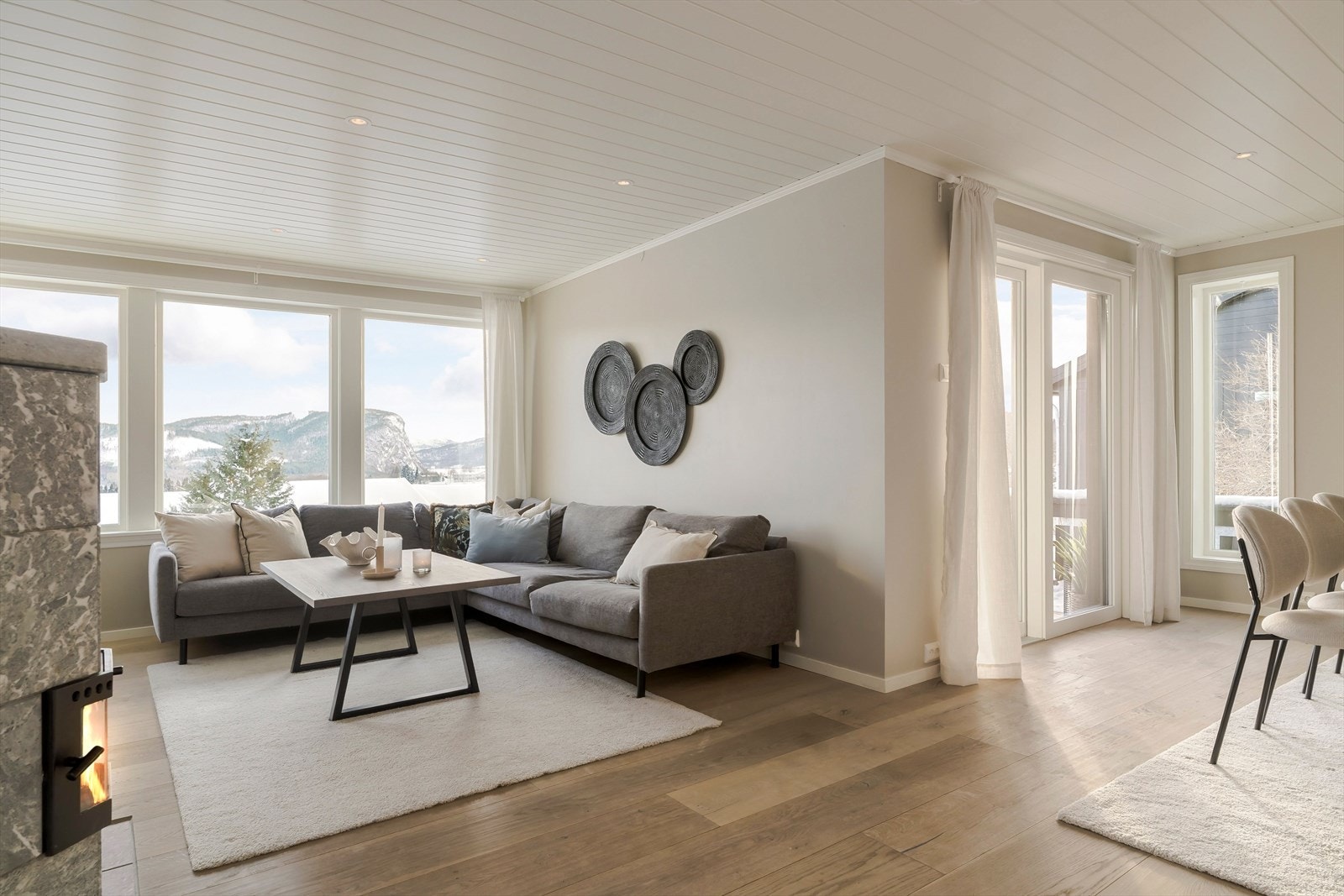 Huset ble oppført i 1979 og senere tilbygd i 1980, 1987 og 2008. Galleribilde