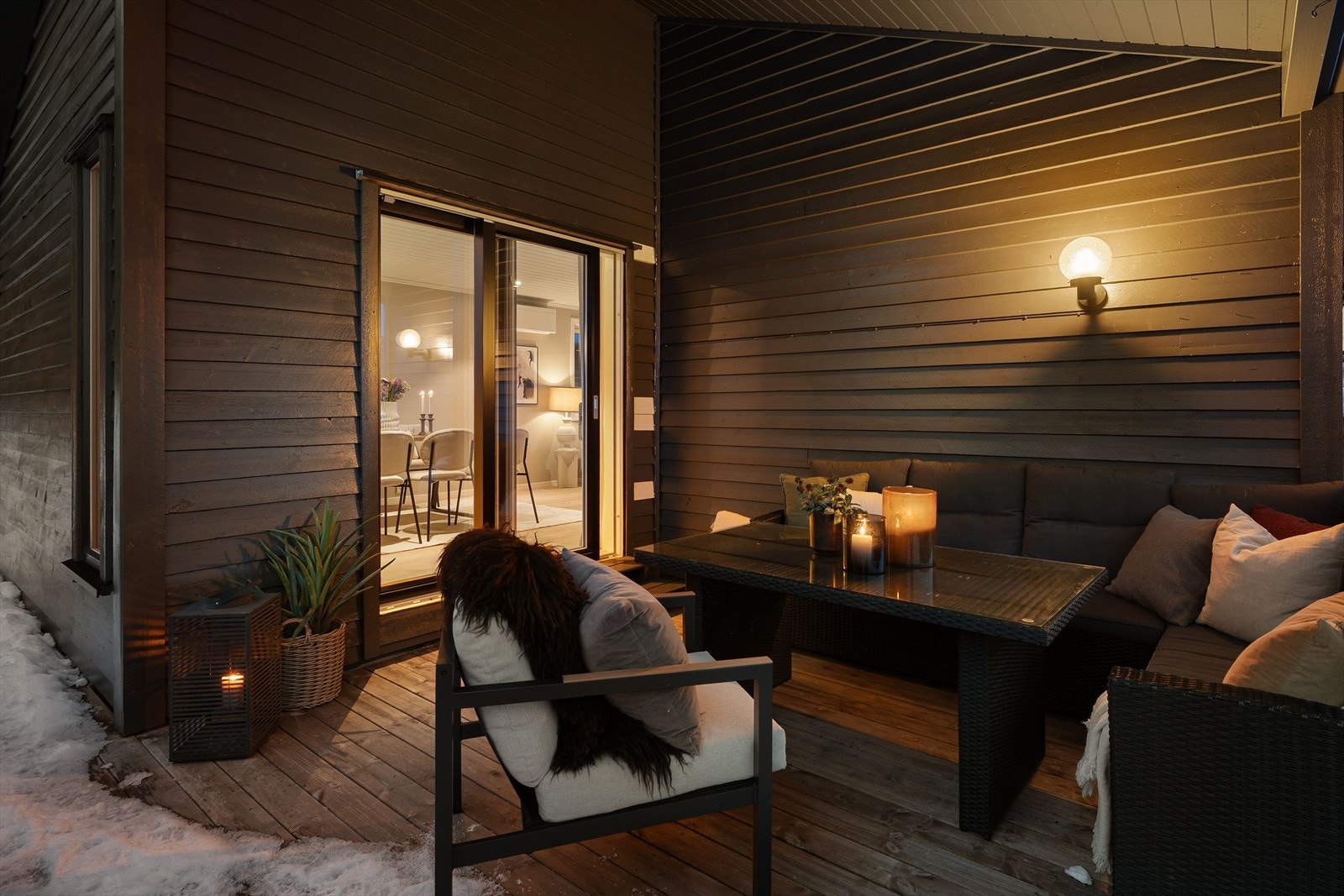 Boligen har flere romslige terrasser med god plass til både sittegruppe og spiseplass. Galleribilde