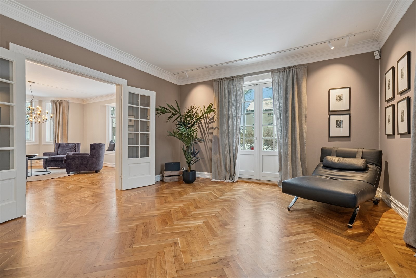 Alle stuene kan skilles av med tofløyede dører Galleribilde