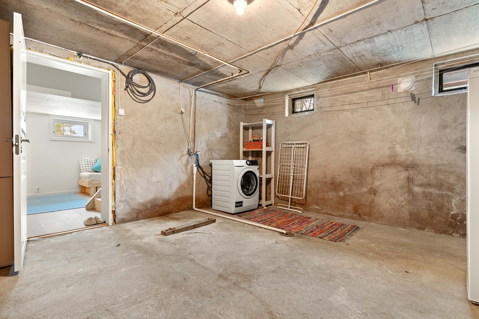 I kjelleren har du opplegg til vaskemaskin. Galleribilde