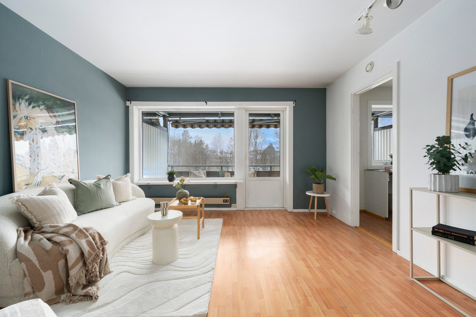 Her er det god plass til sofa, tv og annet ønsket møblement Galleribilde