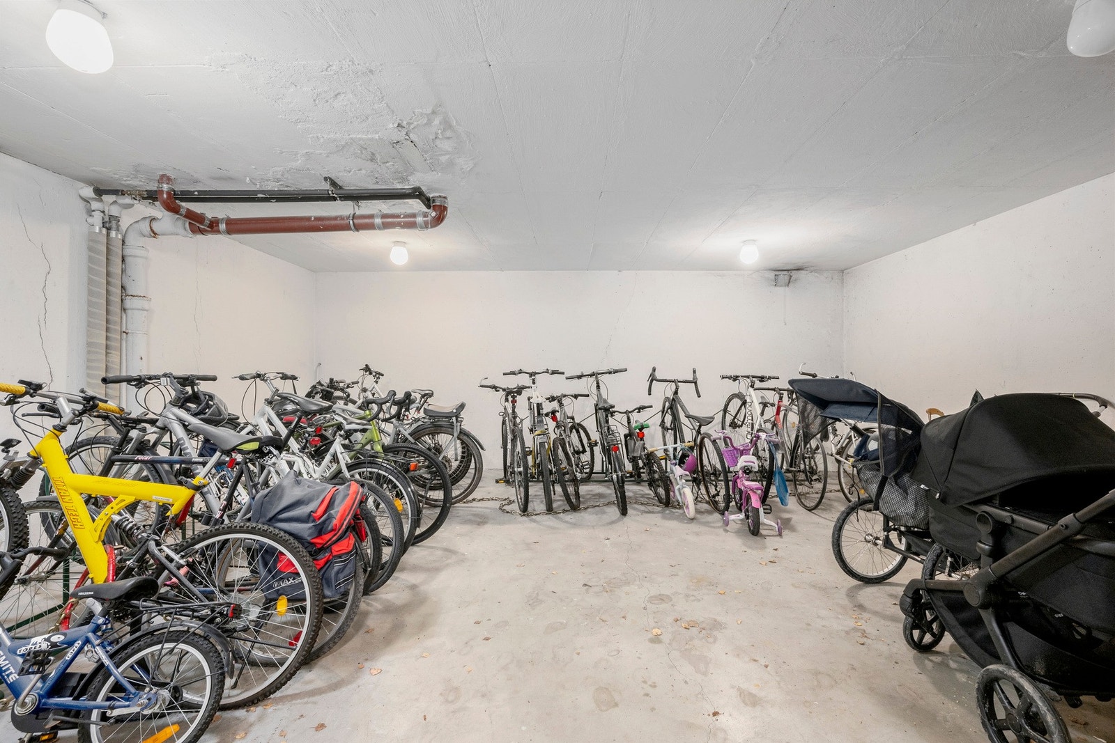 Sameiet har felles sykkelbod slik at du enkelt kan oppbevare sykkelen din trygt utenfor leiligheten Galleribilde