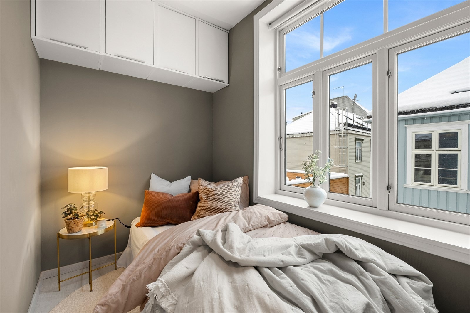 I entreen er det satt opp et kontorrom, som er innredet som soverom. Galleribilde