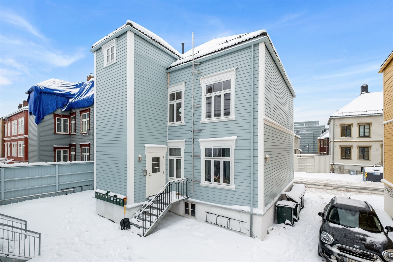 Her bor du i en koselig bygård med attraktiv beliggenhet på Møllenberg med gangavstand til "alt" du trenger i hverdagen! Galleribilde