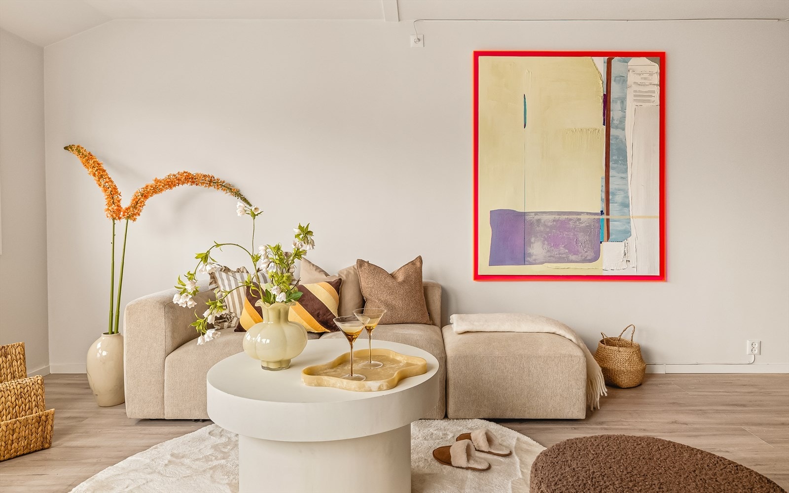 Leiligheten ligger fint til i byggets 4. etasje og inneholder entré/gang, bad, toalett rom, bod, to soverom, stue, kjøkken og balkong. Galleribilde